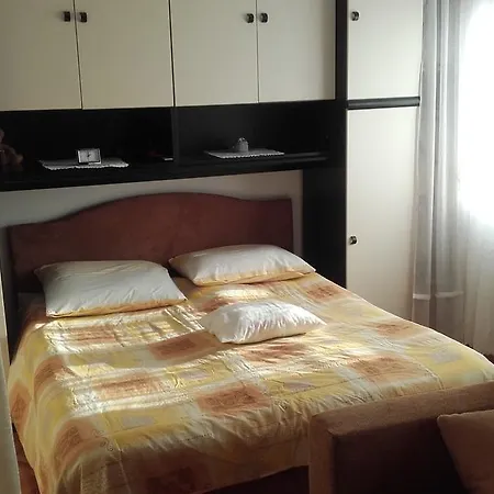 Moni Apartment *